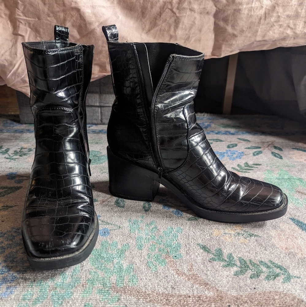 Bleecker & Bond Women's 9.5 Faux Leather Croc Square Toe